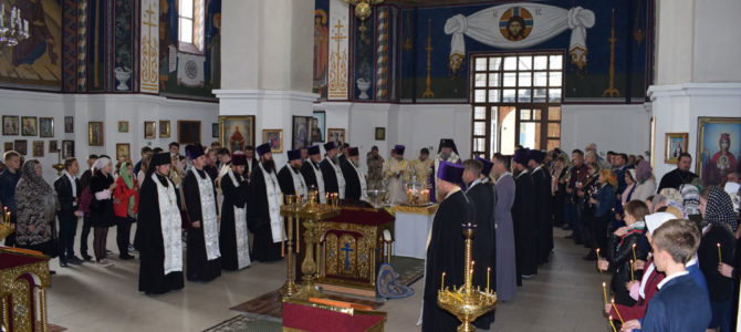 В Покровском кафедральном соборе отслужена панихида по убиенным в г. Керчи