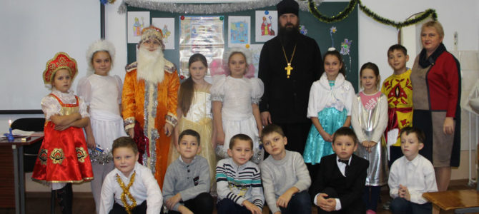 Праздник в День святого Николая в Изумрудновской школе