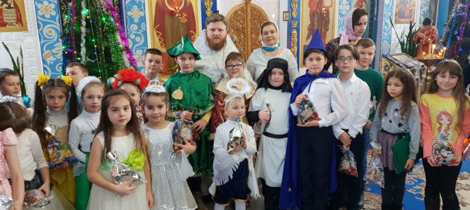 В Нижнегорье детские коллективы поздравили прихожан с Рождеством Христовым