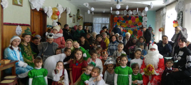 Воскресная школа Свято-Андреевского храма поздравила односельчан Рождественской концертной программой
