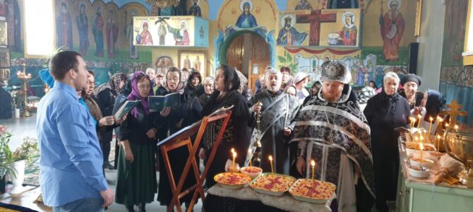 Божественная литургия и освящение колива в Свято-Иверском храме п. Нижнегорского