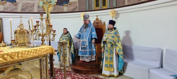 Божественная литургия в празднование иконе Пресвятой Богородицы «Казанская»