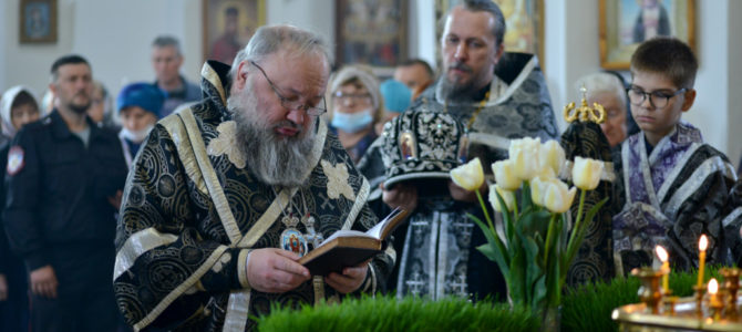 Вечерня Великой Пятницы и утреня с чином погребения святой Плащаницы