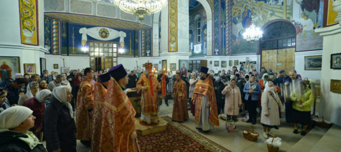 Пасхальное богослужение в Покровском кафедральном соборе