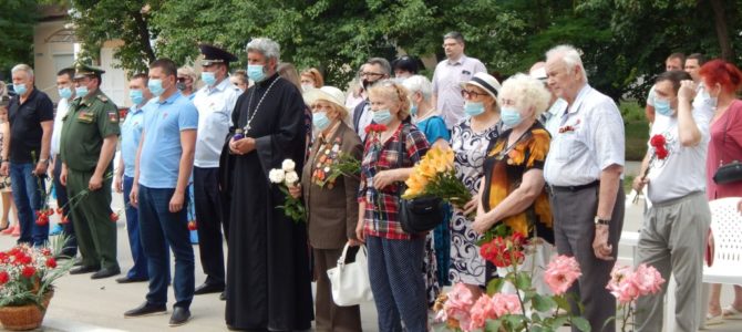 Благочинный Красноперекопского округа принял участие в митинге в День памяти и скорби