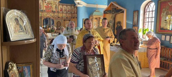 Богослужение в День Крещения Руси в храме иконы «Достойно есть»