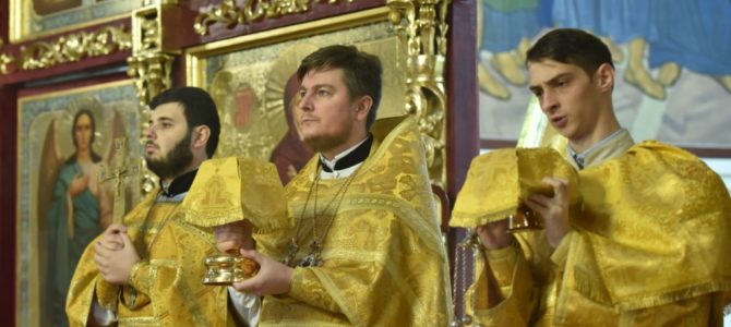 Божественная литургия в день памяти Святителя Николая, архиепископа Мир Ликийских