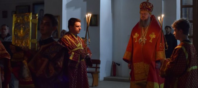 Ночная Божественная литургия в Свято-Покровском кафедральном соборе г. Джанкоя