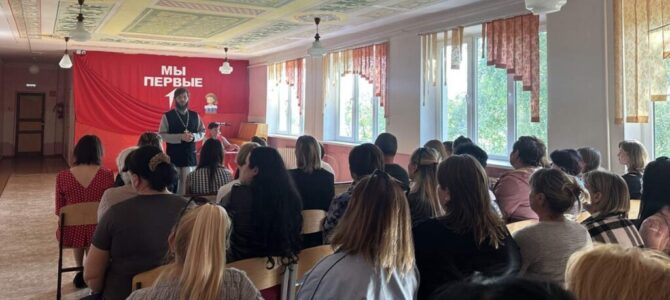 Священник побеседовал с родителями школьников об Основах православной культуры Священник побеседовал с родителями школьников об Основах православной культуры