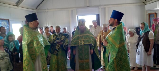 Праздничное богослужение в храме в честь святого Духа с. Акимовки Праздничное богослужение в храме в честь святого Духа с. Акимовки