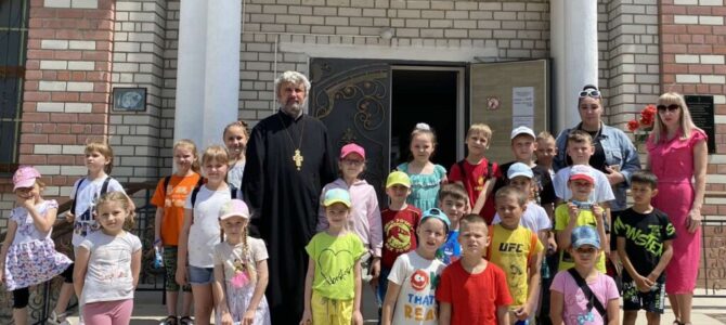 Учащиеся Красноперекопских школ №3 и №4 посетили Свято-Вознесенский храм Учащиеся Красноперекопских школ №3 и №4 посетили Свято-Вознесенский храм