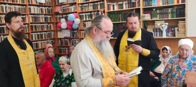 Священники Красногвардейского благочиния навестили подопечных Октябрьского пансионата для престарелых и инвалидов