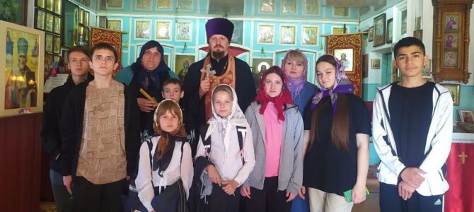 Школьники побывали с экскурсией в храме вмч. Пантелеимона г. Красноперекопска Школьники побывали с экскурсией в храме вмч. Пантелеимона г. Красноперекопска