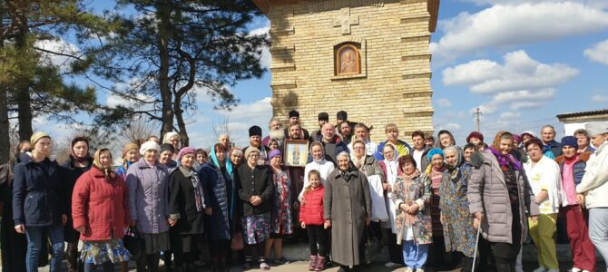 Совершен молебен в часовне в честь свт. Луки Крымского в п. Нижнегорском