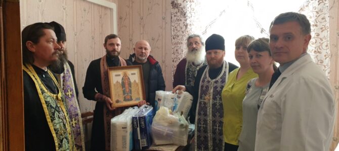 Духовенство Нижнегорского благочиния побывало в районной больнице