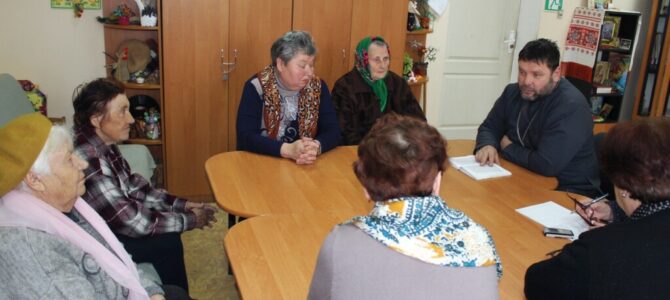 Встреча со священником в Раздольненском центре социального обслуживания