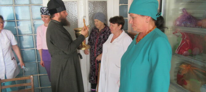 Священник посетил персонал и пациентов Красноперекопской больницы