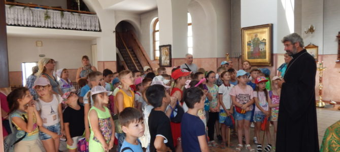 Школьники, пребывающие в летнем лагере, посетили Свято-Вознесенский храм г. Красноперекопска