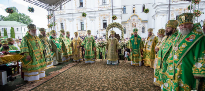 Тысячи православных верующих вместе с Предстоятелем УПЦ молитвенно отметили день его Ангела