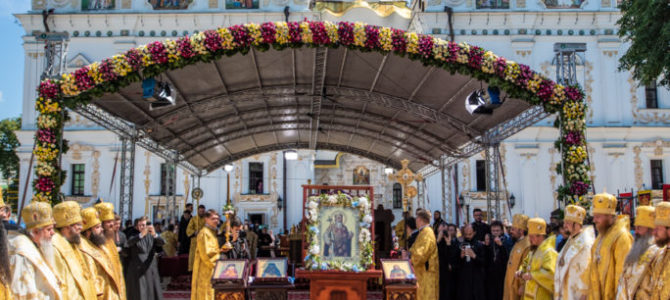 Всенощное бдение и праздничная Божественная литургия в Киев-Печерской лавре в день Крещения Руси