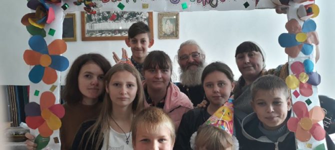 7 исполнилось воскресной школе при храме новомучеников Крымских с. Чернозёмного