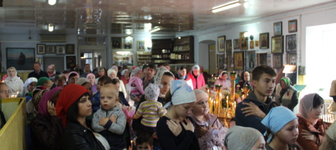 В храмах Джанкойской епархии помолились о детях-сиротах