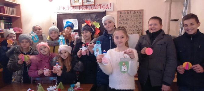 Детишки украсили родной храм к Рождеству
