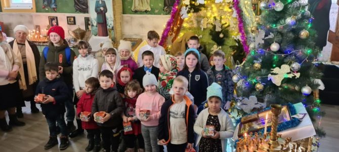 Воспитанники воскресной школы Свято-Иверского храма прославили Рождество Христово