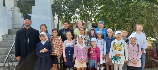 После летних каникул возобновились занятия воскресной школе Свято-Рождественского храма п. Первомайского