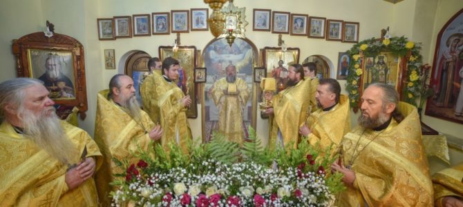 Божественная литургия в храме свт. Феодосия Черниговского с. Янтарного