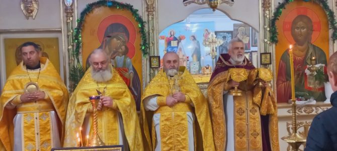 Божественная литургия в Собор Крымских святых в Александро-Невском храме