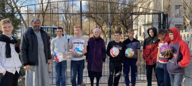Воспитанникам Джанкойской школы-интерната переданы футбольные мячи