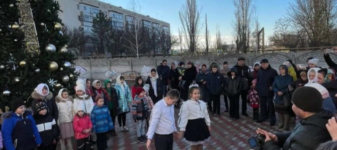 В Свято-Иверском храме п. Нижнегорского отпраздновали День Святителя Чудотворца