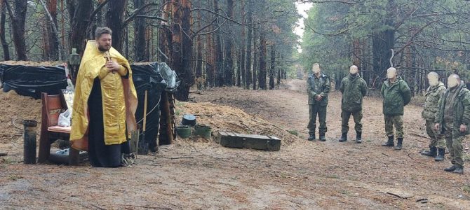 Священник епархии посещает действующие воинские соединения с иконой прав. Федора Ушакова