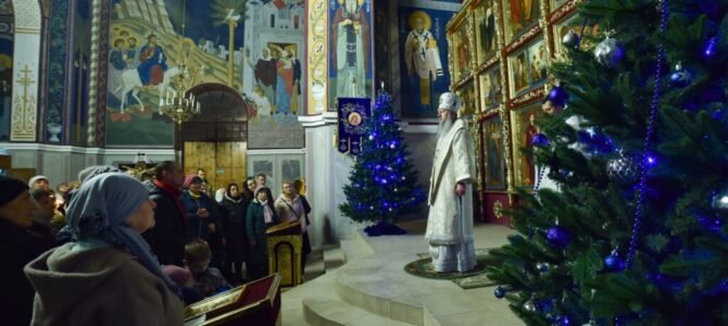 Преосвященнейший епископ Алексий возглавил богослужение в праздник Рождества Христова в Свято-Покровском соборе