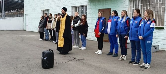 Руководитель епархиального спортивного отдела посетил соревнования по нормативам ГТО в п. Нижнегорском