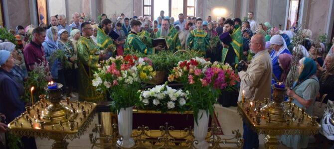 Архиерейское богослужение в Вербное воскресенье в Свято-Покровском кафедральном соборе