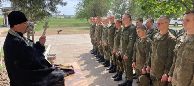 Руководитель епархиального военного отдела привез копию иконы «Спас Нерукотворный» в вертолетный полк