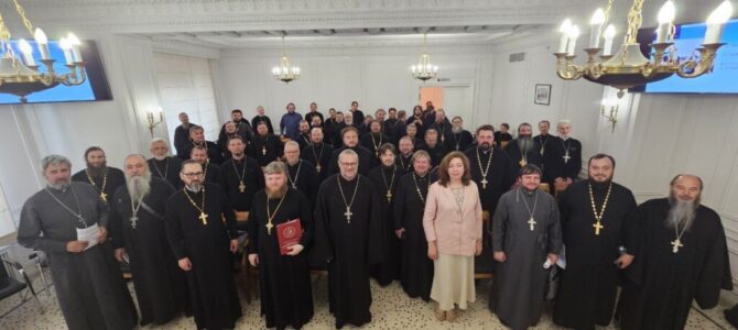 Во второй день учебы в ОЦАД благочинные епархии побывали в святых местах Москвы