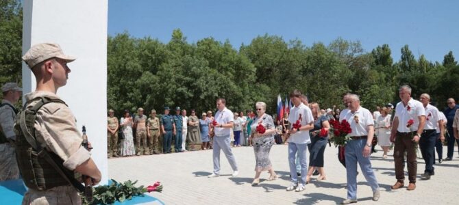 Ко Дню памяти и скорби в Нижнегорском районе открыли памятник воинам-односельчанам