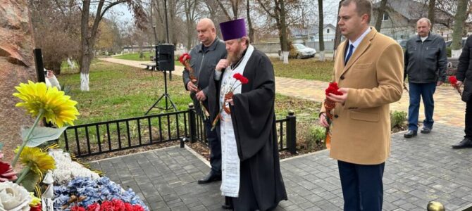 Памятный митинг в День Героев Отечества в п. Нижнегорском