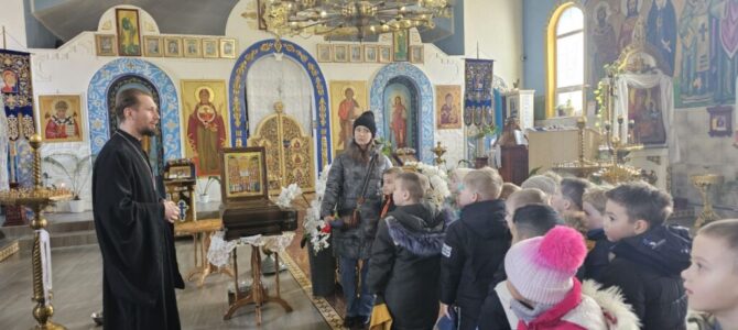 Экскурсия для дошкольников в храме Иверской иконы Божьей Матери п. Нижнегорского