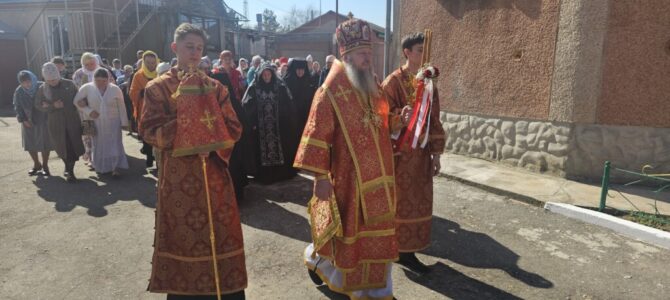 Правящий архиерей возглавил богослужение в Спасо-Преображенском кафедральном соборе п. Раздольного