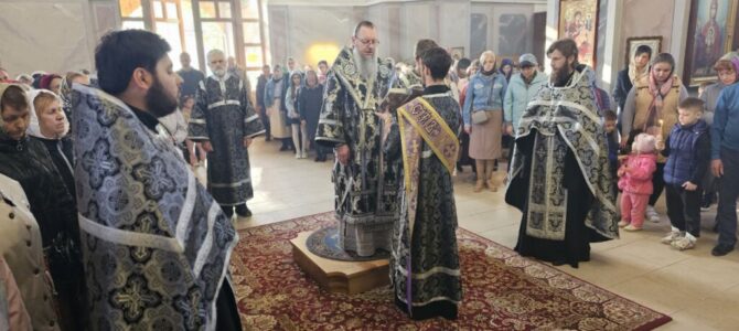 Управляющий Джанкойской епархией совершил богослужения Великой Пятницы
