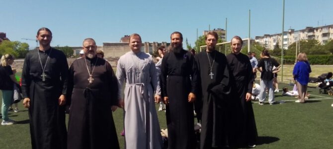 Крымское духовенство и прихожане приняли участие в фестивале ГТО