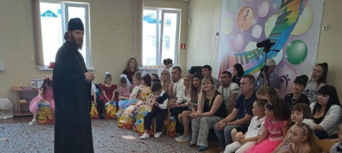 Клирик кафедрального собора напутствовал будущих джанкойских первоклассников